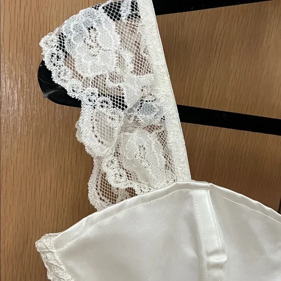 Dreamgirl Satin and Venice Lace Corset Size 34 - Picture 8 of 10